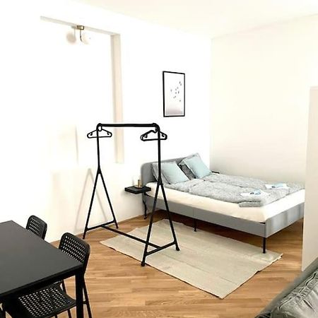 Brand New & Spacious Apartment In The City Centre Wina Bagian luar foto