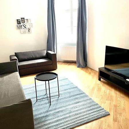 Brand New & Spacious Apartment In The City Centre Wina Bagian luar foto